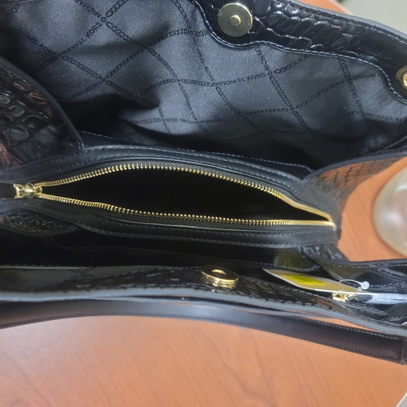 MICHAEL KORS Kensington Large Embossed Handbag Black - Picture 8 of 16